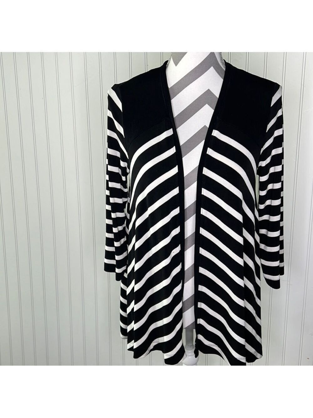 Travelers by Chicos Open Front Shawl Size Chicos 0 = Size 4